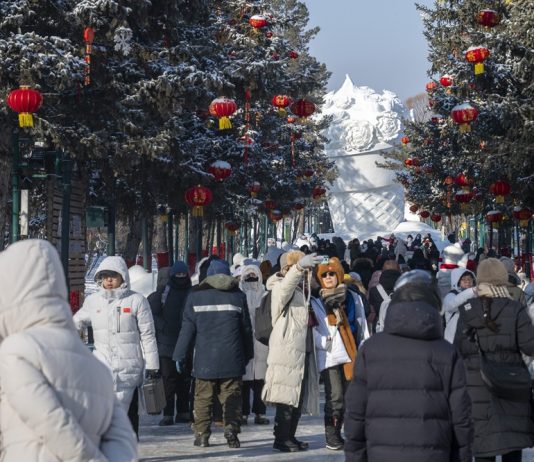 Cina: iniziata esposizione sperimentale di sculture di neve a Sun Island (2)
