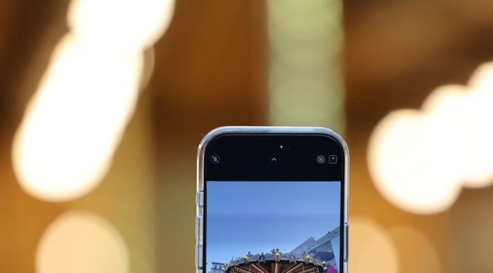 Italia: l’atmosfera dei mercatini di Natale anima Piazza Navona a Roma (3)