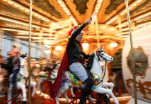 Italia: l’atmosfera dei mercatini di Natale anima Piazza Navona a Roma (4)