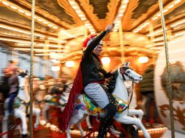 Italia: l’atmosfera dei mercatini di Natale anima Piazza Navona a Roma (4)