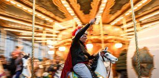 Italia: l’atmosfera dei mercatini di Natale anima Piazza Navona a Roma (4)