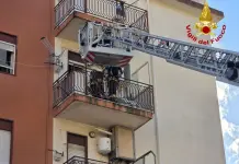 Incendio in un appartamento di Messina, muore un uomo di 78 anni