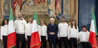 Milano-Cortina 2026, Mattarella consegna il tricolore ai portabandiera azzurri / Video