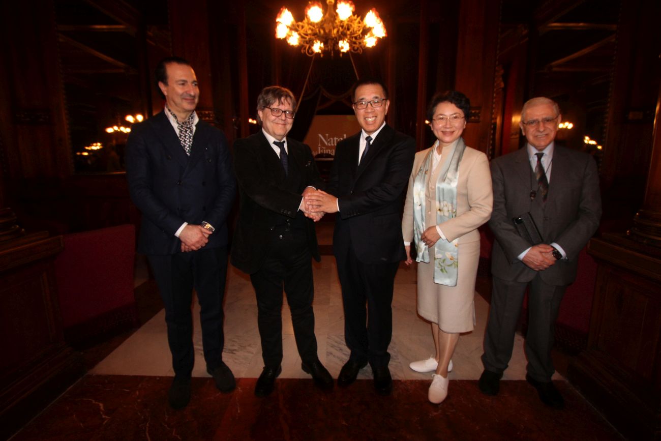 Delegazione del Teatro di Pechino in visita ufficiale al Massimo, firmato un protocollo d’intesa