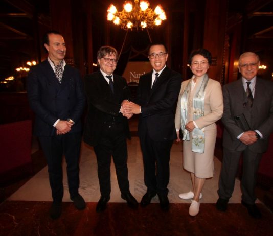 Delegazione del Teatro di Pechino in visita ufficiale al Massimo, firmato un protocollo d’intesa