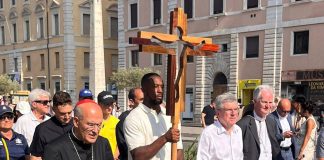 Milano-Cortina 2026, partita dal Vaticano la Croce degli sportivi