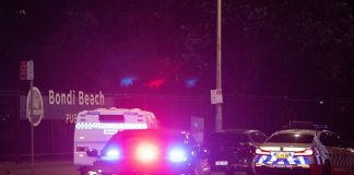 Australia, padre e figlio sparano a Bondi Beach durante festa ebraica e uccidono 15 persone. Anche un bambino tra le vittime