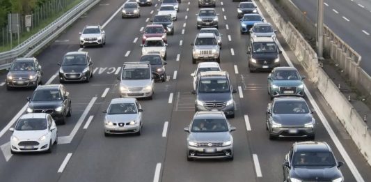 Dalla Commissione Ue il pacchetto automotive, rivisto lo stop ai motori termici dal 2035. Pichetto: “Segnale positivo”
