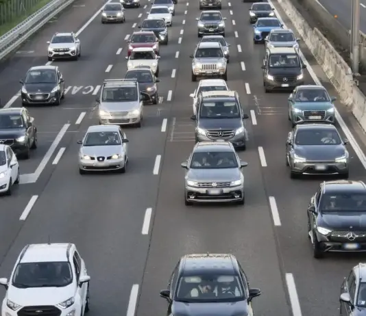 Dalla Commissione Ue il pacchetto automotive, rivisto lo stop ai motori termici dal 2035. Pichetto: “Segnale positivo”