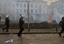 احتجاجات المزارعين في بروكسل تتحول إلى صدامات مع الشرطة