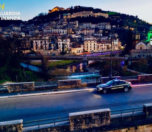 Evasione e crediti di imposta inesistenti, due imprenditori ai domiciliari a Cosenza