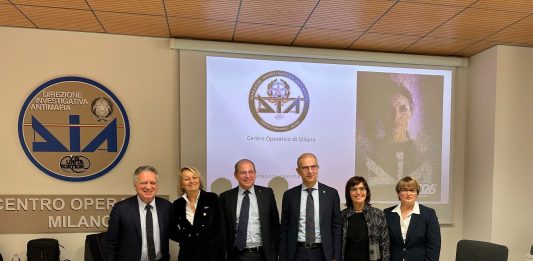 Presentato a Milano il calendario 2026 della Dia, dedicato alle donne della legalità