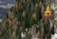 Elicottero precipita in Valmalenco, c’è un morto. Feriti gli altri tre occupanti