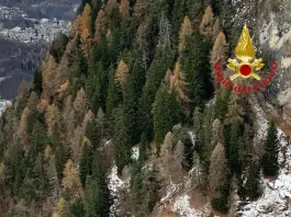 Elicottero precipita in Valmalenco, c’è un morto. Feriti gli altri tre occupanti