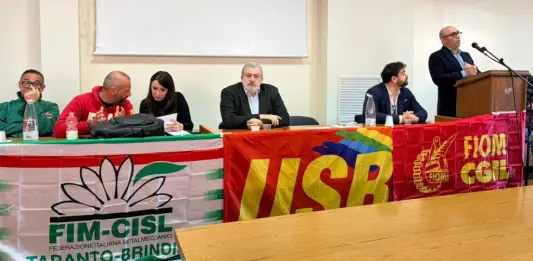 Ex Ilva, Emiliano con sindacati ed enti locali al consiglio di fabbrica a Taranto