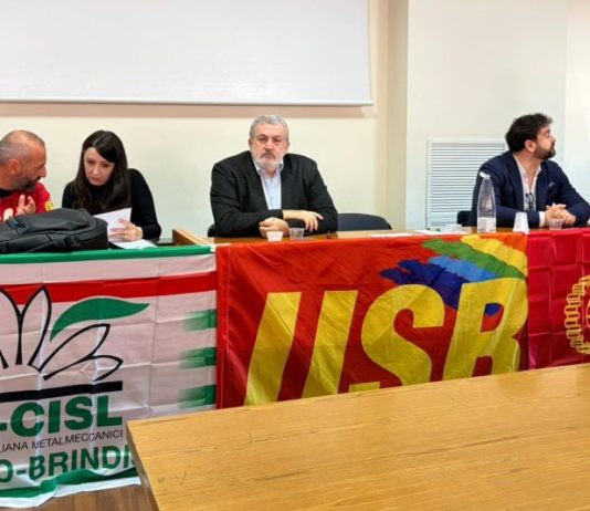 Ex Ilva, Emiliano con sindacanti ed enti locali al consiglio di fabbrica a Taranto