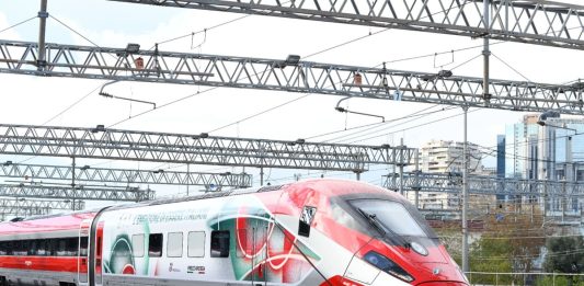 Milano-Cortina, il Gruppo FS presenta treni e bus con livrea speciale e video dedicato