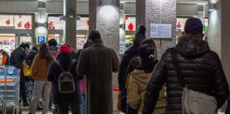 Cenone di Capodanno: la spesa media delle famiglie è di 127 euro, consumi ad oltre 3,3 miliardi