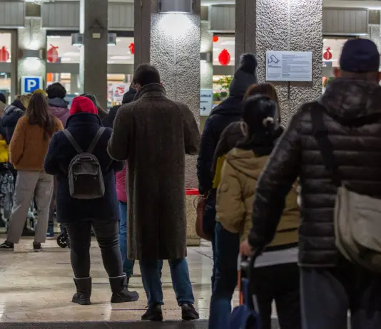 Cenone di Capodanno: la spesa media delle famiglie è di 127 euro, consumi ad oltre 3,3 miliardi