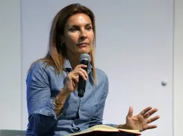 Inchiesta Qatargate, il Parlamento europeo revoca l’immunità ad Alessandra Moretti: “Voto politico”