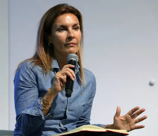 Inchiesta Qatargate, il Parlamento europeo revoca l’immunità ad Alessandra Moretti: “Voto politico”