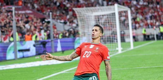 Cancelo attacks a passenger on a plane, but it was a prank