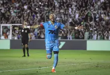 Heroic Neymar scores a hat-trick with a torn meniscus