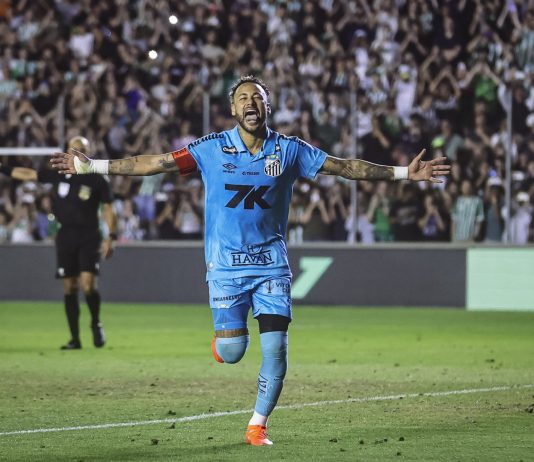 Heroic Neymar scores a hat-trick with a torn meniscus