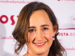 È morta a 55 anni la scrittrice Sophie Kinsella, autrice di “I Love Shopping”