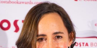È morta a 55 anni la scrittrice Sophie Kinsella, autrice di “I Love Shopping”
