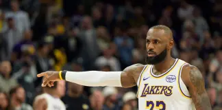 I Lakers rimontano i Suns, ai Warriors non basta Curry: il resoconto della notte Nba