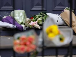 Australia, attentato a Bondi Beach: trovata una bandiera dell’Isis nel veicolo dei due terroristi