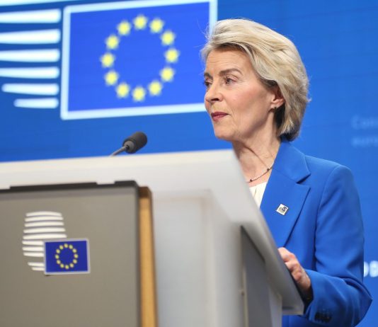 Ue, raggiunta l’intesa: prestito all’Ucraina da 90 miliardi. Salta l’uso degli asset russi