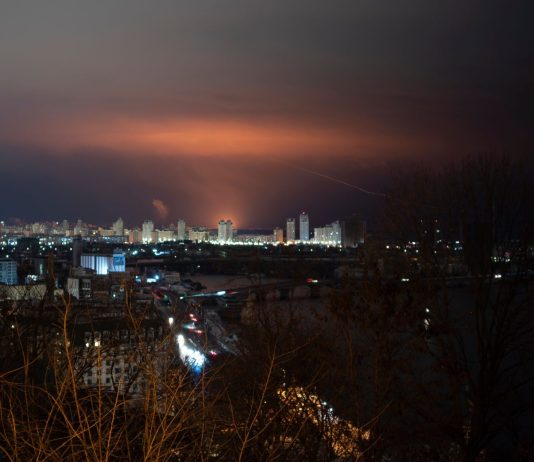 Ucraina, attacchi russi con missili e droni contro Kiev e Odessa