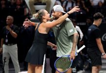 Tennis, Kyrgios vince la “Battaglia dei Sessi”: Sabalenka sconfitta 6-3 6-3