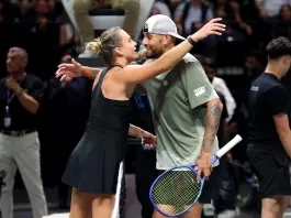 Tennis, Kyrgios vince la “Battaglia dei Sessi”: Sabalenka sconfitta 6-3 6-3
