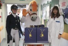 A Palermo “Natale con la Fise”, un pony porta regali ai bambini ricoverati all’ospedale Cervello