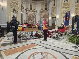 Napoli saluta Davide Tizzano, folla e commozione ai funerali del campione olimpico e presidente della Federcanottaggio