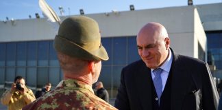 Crosetto in visita ufficiale in Libano incontra i militari italiani: “Le forze armate siano messe in condizioni di difendere il Paese”