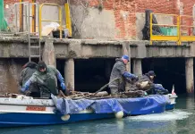 Record per i Gondolieri Sub, raccolti 18 quintali di rifiuti dai fondali di Santa Marta-Santa Maria Maggiore
