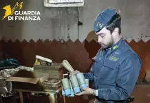 Sequestrate 2 tonnellate e mezzo di materiale pirotecnico illegale nel Napoletano, 2 arresti