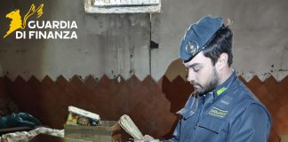 Sequestrate 2 tonnellate e mezzo di materiale pirotecnico illegale nel Napoletano, 2 arresti