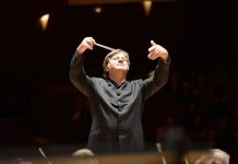 Gunter Neuhold dirige l’Orchestra Sinfonica Siciliana al teatro Politeama di Palermo