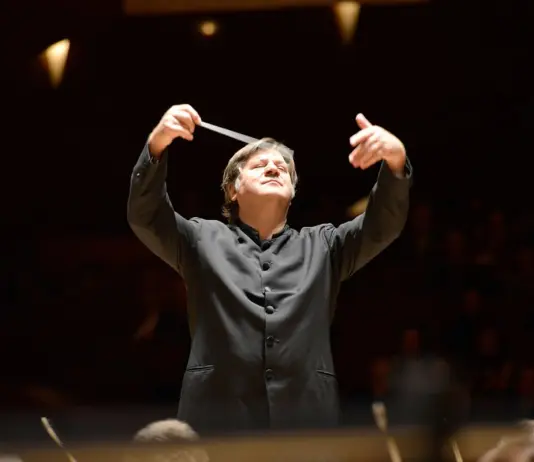 Gunter Neuhold dirige l’Orchestra Sinfonica Siciliana al teatro Politeama di Palermo