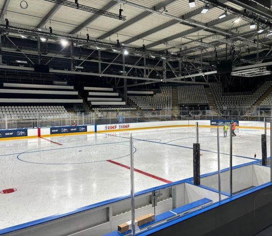 Milano-Cortina 2026, presentata la nuova pista di hockey su ghiaccio in Fiera. Investiti 25 milioni