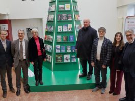 L’ateneo di Verona accende l’albero che genera libri per una celebrazione della lettura e dello sport