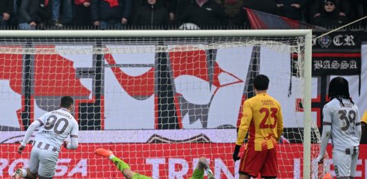 Bonazzoli e Sanabria, la Cremonese continua a volare: Lecce sconfitto 2-0