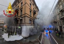 Incendio in un negozio del centro a Torino, intervento dei Vigili del Fuoco
