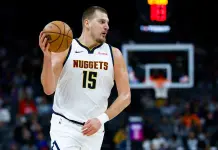 Celtics ko a Milwaukee nella notte Nba, Jokic trascina i Denver Nuggets