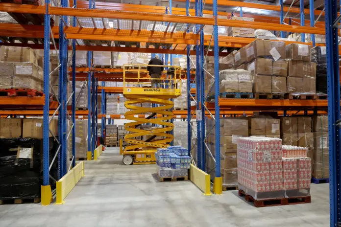 Marsiglia, la Fondazione CMA CGM inaugura il più grande magazzino in Francia dedicato agli aiuti alimentari con cinque associazioni